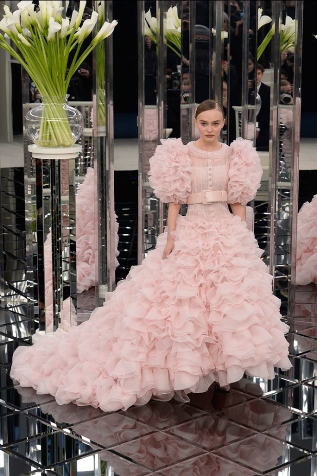 شاهدي مجموعة شانيل الراقية لصيف 2017