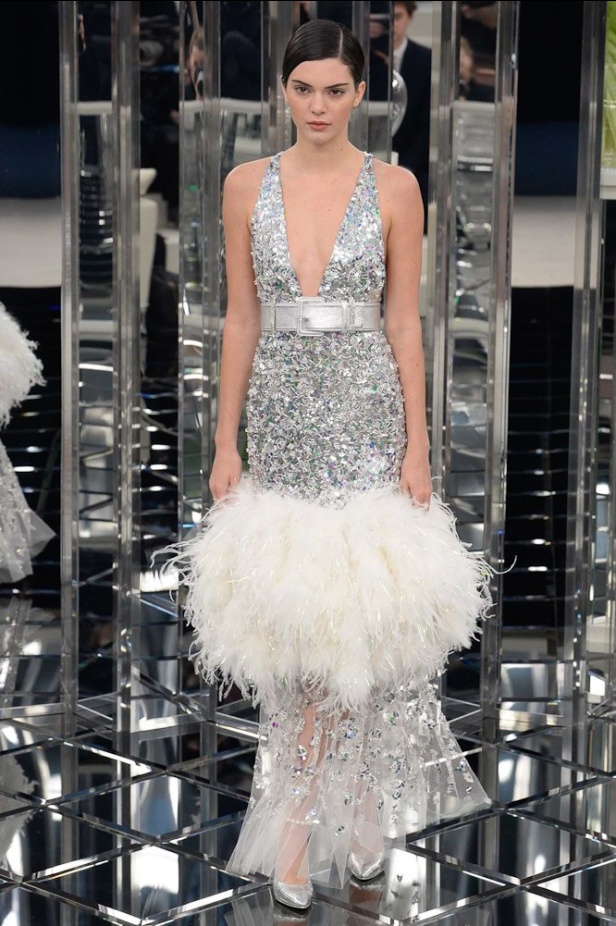 شاهدي مجموعة شانيل الراقية لصيف 2017