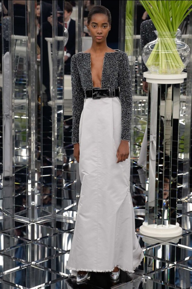 شاهدي مجموعة شانيل الراقية لصيف 2017