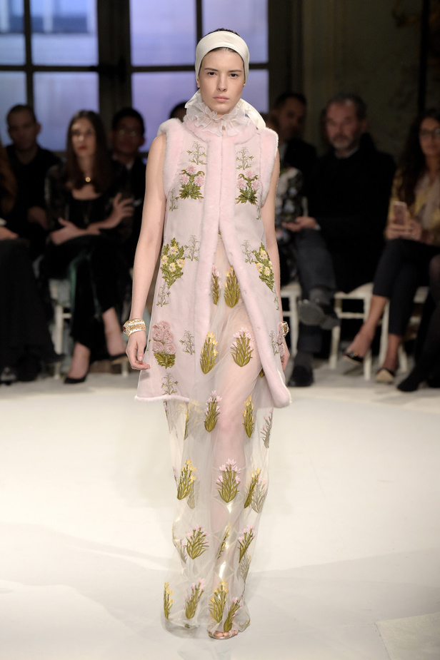 عرض ملكي لمجموعة جيامباتيستا فالي لربيع وصيف 2017