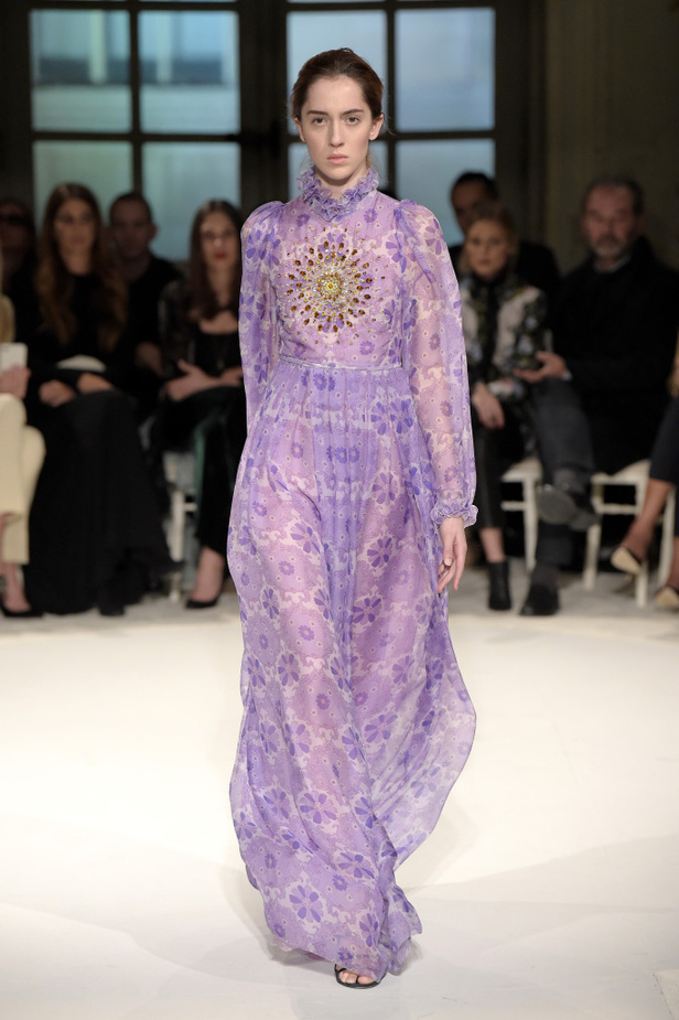 عرض ملكي لمجموعة جيامباتيستا فالي لربيع وصيف 2017