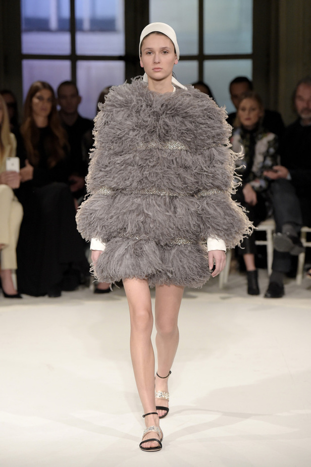 عرض ملكي لمجموعة جيامباتيستا فالي لربيع وصيف 2017