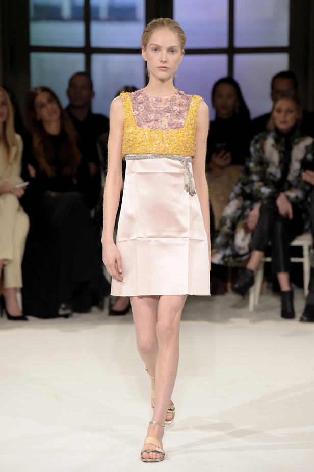 عرض ملكي لمجموعة جيامباتيستا فالي لربيع وصيف 2017