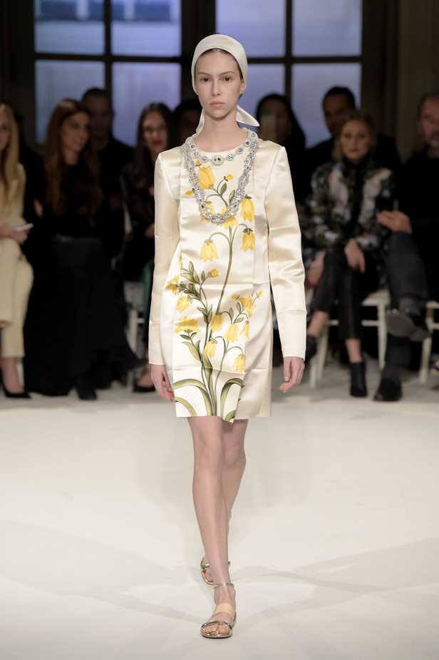 عرض ملكي لمجموعة جيامباتيستا فالي لربيع وصيف 2017