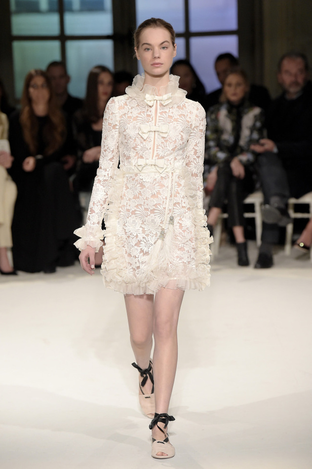 عرض ملكي لمجموعة جيامباتيستا فالي لربيع وصيف 2017