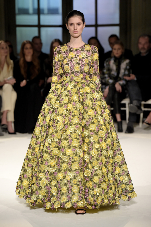 عرض ملكي لمجموعة جيامباتيستا فالي لربيع وصيف 2017