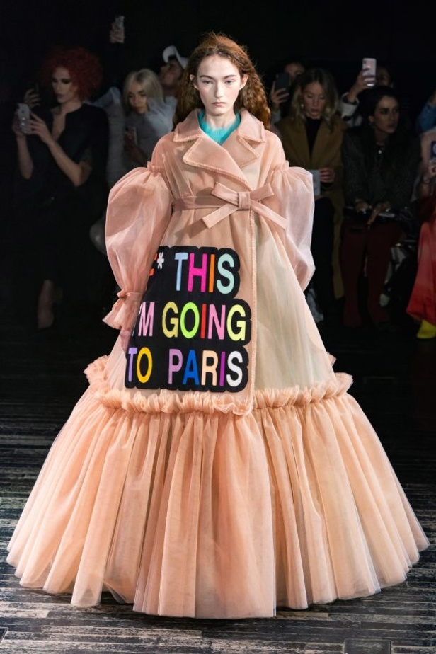 مجموعة طليعية من Viktor & Rolf لربيع وصيف 2019