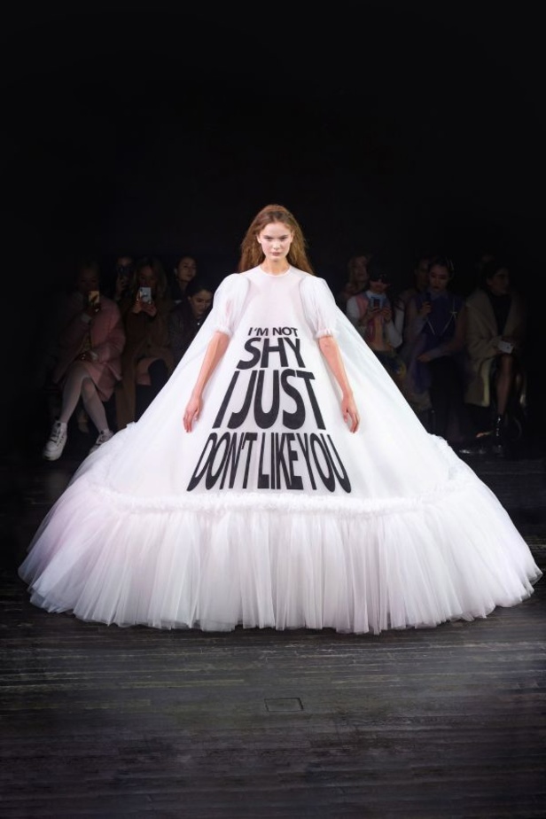 مجموعة طليعية من Viktor & Rolf لربيع وصيف 2019