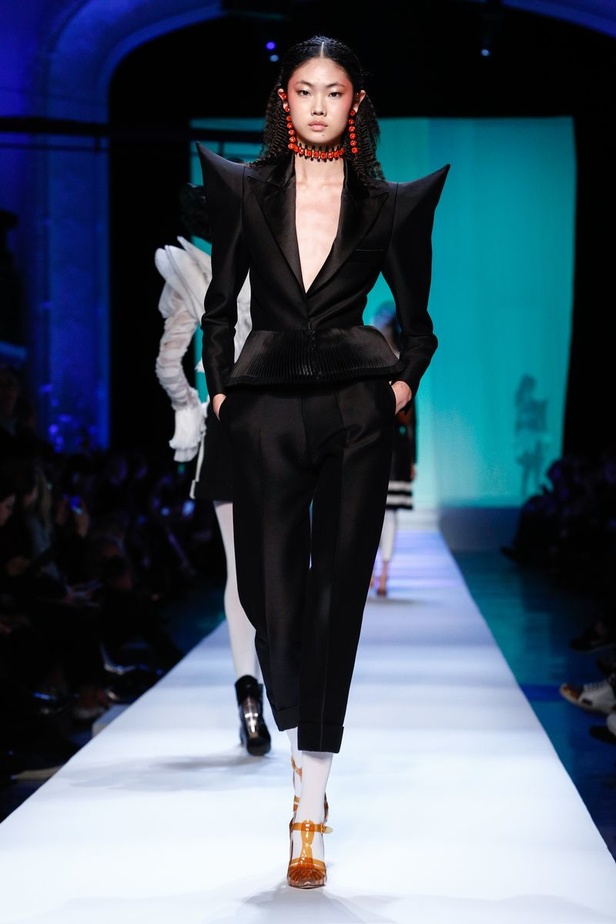 مجموعة الألبسة الراقية من جان بول غوتييه لربيع 2019