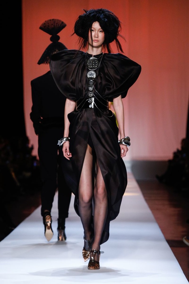 مجموعة الألبسة الراقية من جان بول غوتييه لربيع 2019