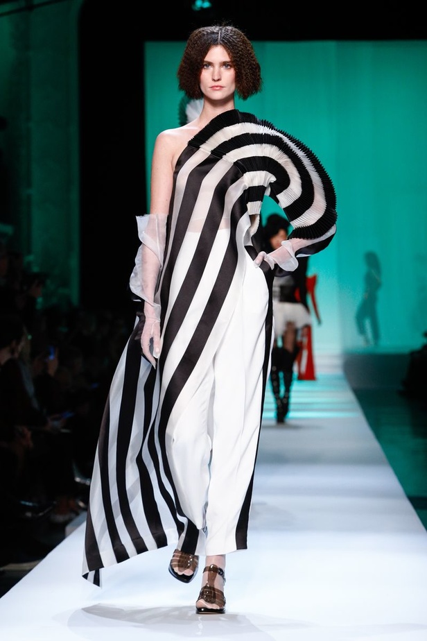 مجموعة الألبسة الراقية من جان بول غوتييه لربيع 2019