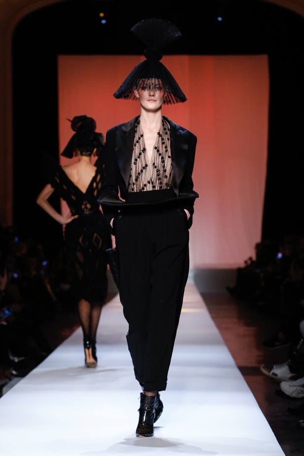 مجموعة الألبسة الراقية من جان بول غوتييه لربيع 2019