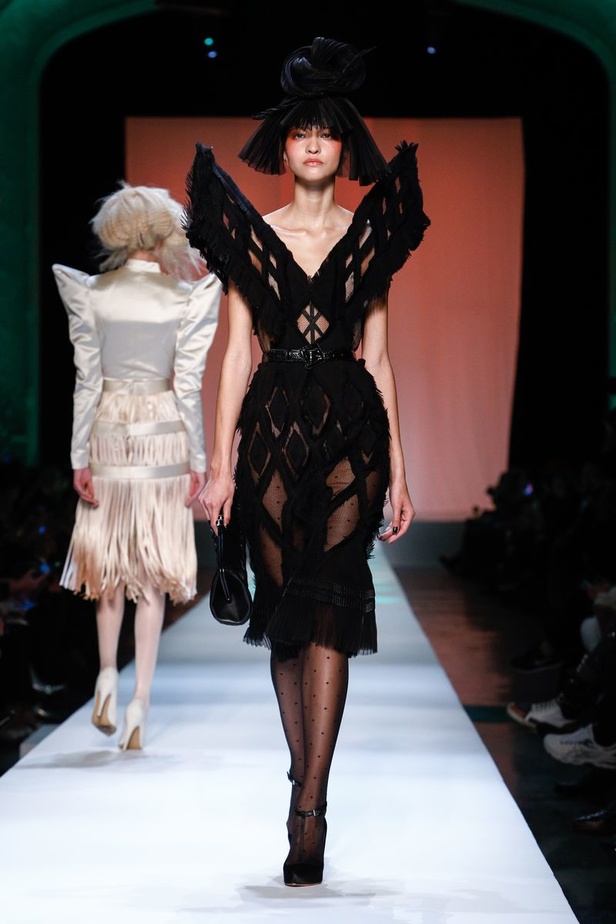 مجموعة الألبسة الراقية من جان بول غوتييه لربيع 2019