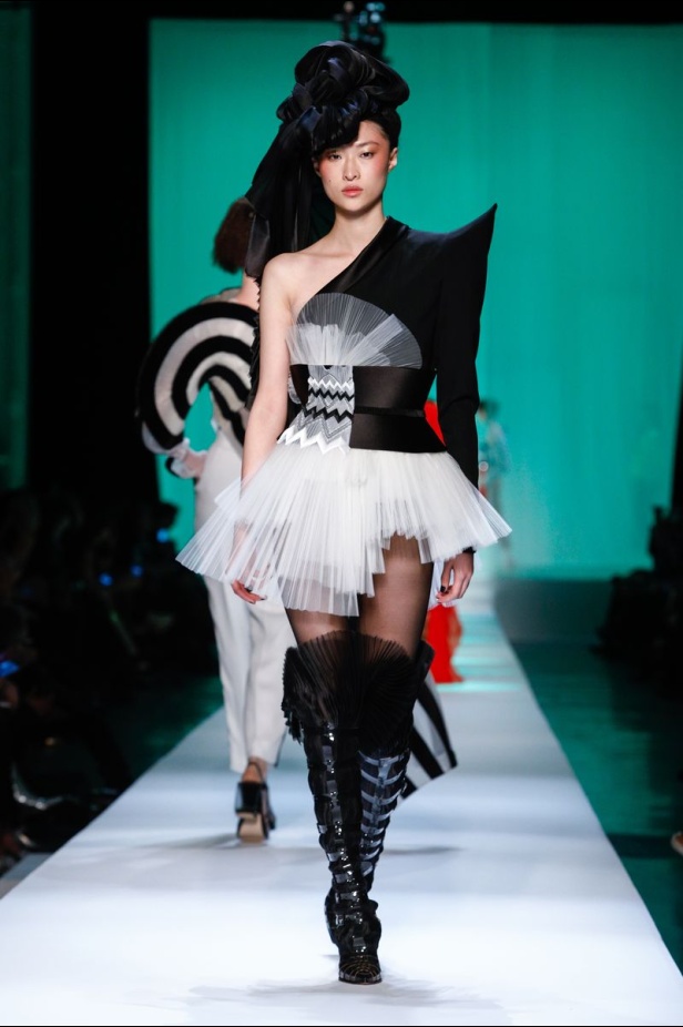 مجموعة الألبسة الراقية من جان بول غوتييه لربيع 2019