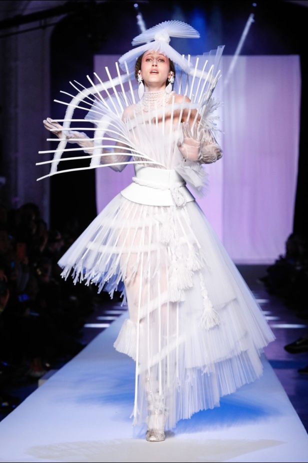 مجموعة الألبسة الراقية من جان بول غوتييه لربيع 2019