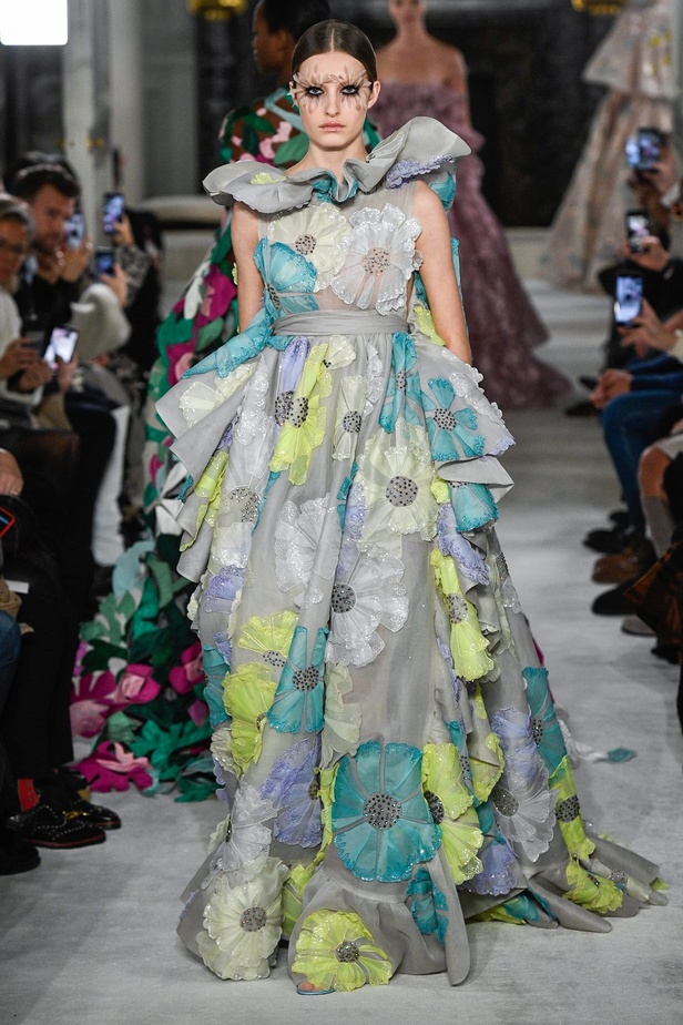 عرض أزياء فالنتينو لربيع 2019