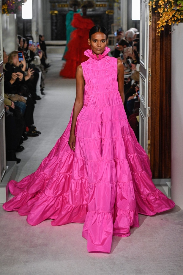 عرض أزياء فالنتينو لربيع 2019