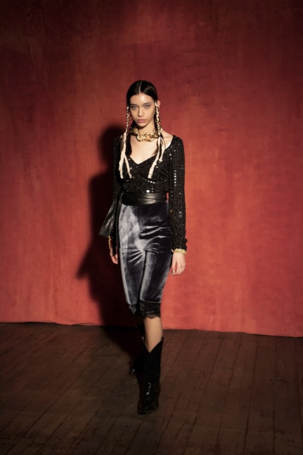 عرض أزياء OSMAN لخريف وشتاء 2021 ضمن أسبوع الموضة في لندن