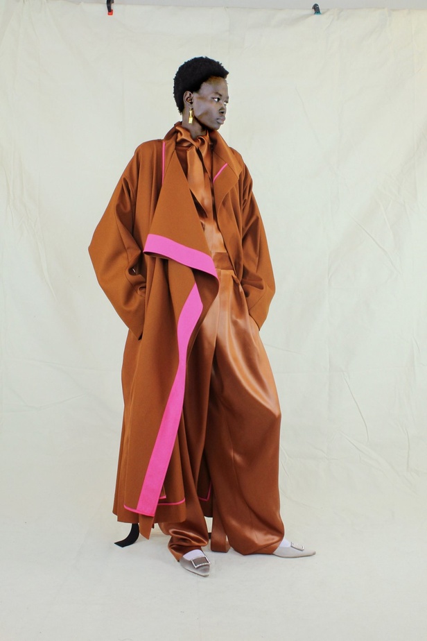 عرض ازياء مجموعة Roksanda لموسم خريف وشتاء 2021