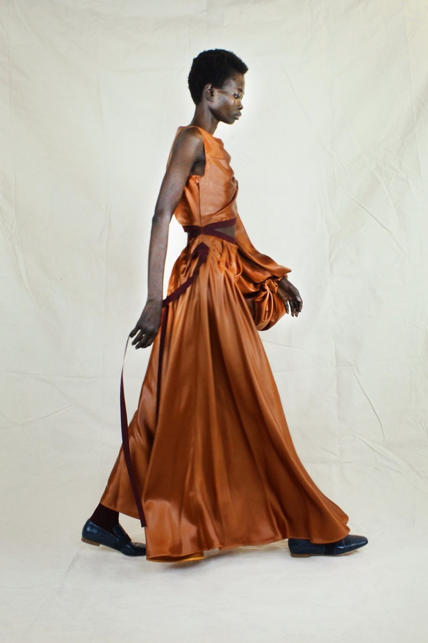 عرض ازياء مجموعة Roksanda لموسم خريف وشتاء 2021