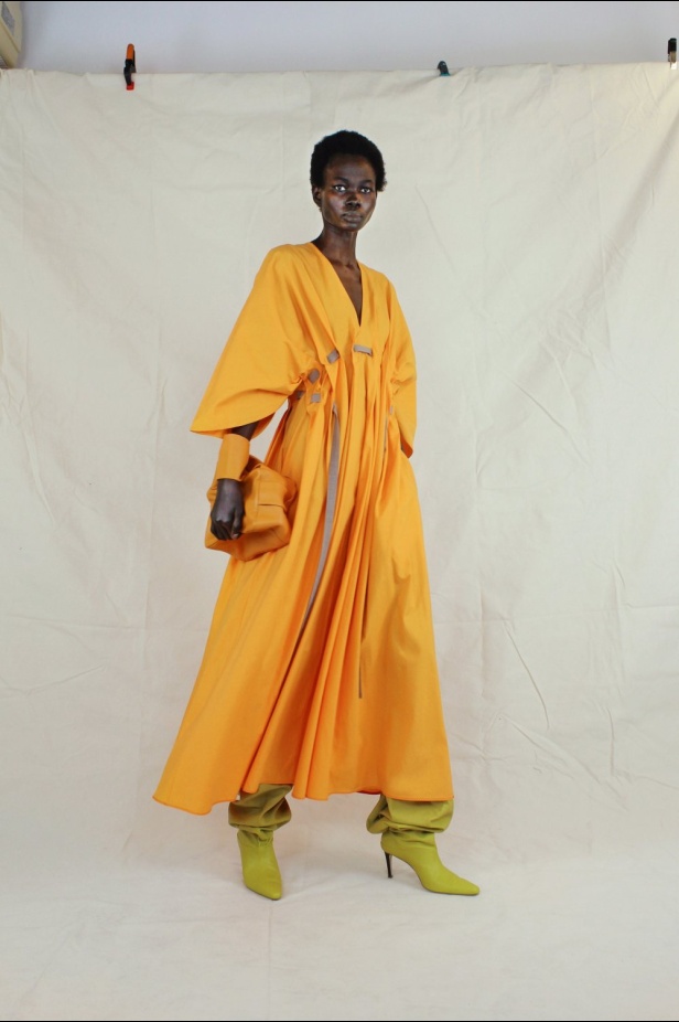 عرض ازياء مجموعة Roksanda لموسم خريف وشتاء 2021