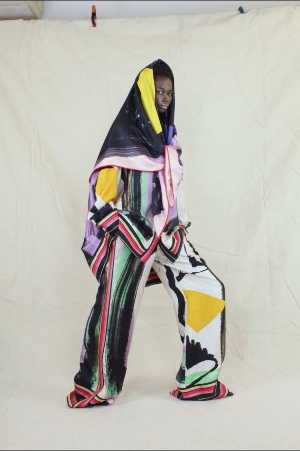 عرض ازياء مجموعة Roksanda لموسم خريف وشتاء 2021