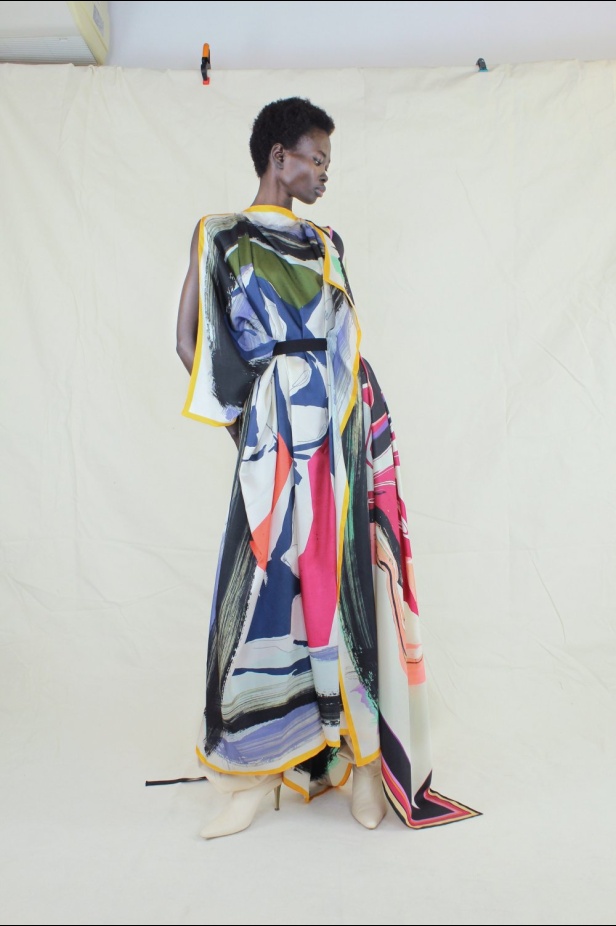 عرض ازياء مجموعة Roksanda لموسم خريف وشتاء 2021