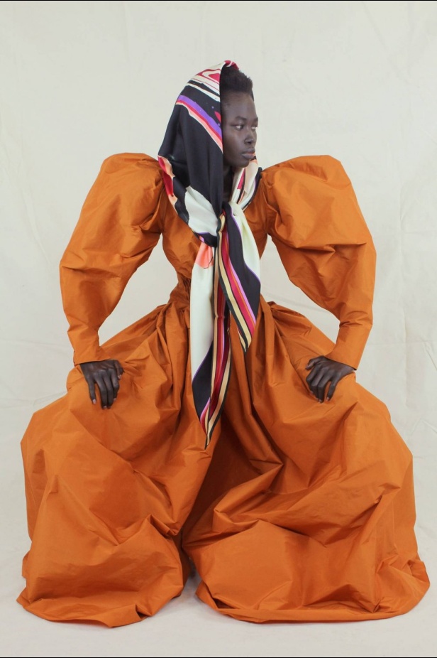 عرض ازياء مجموعة Roksanda لموسم خريف وشتاء 2021