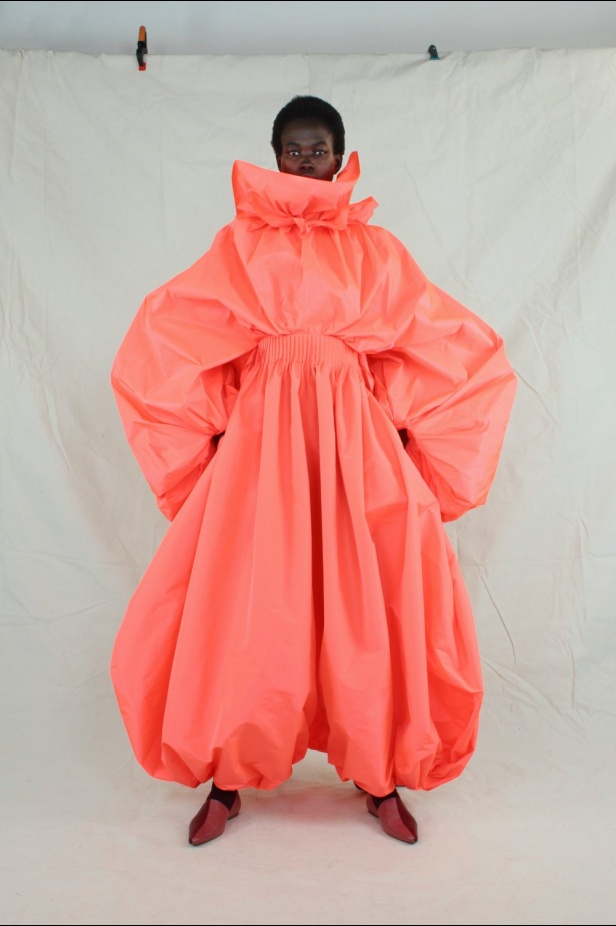 عرض ازياء مجموعة Roksanda لموسم خريف وشتاء 2021