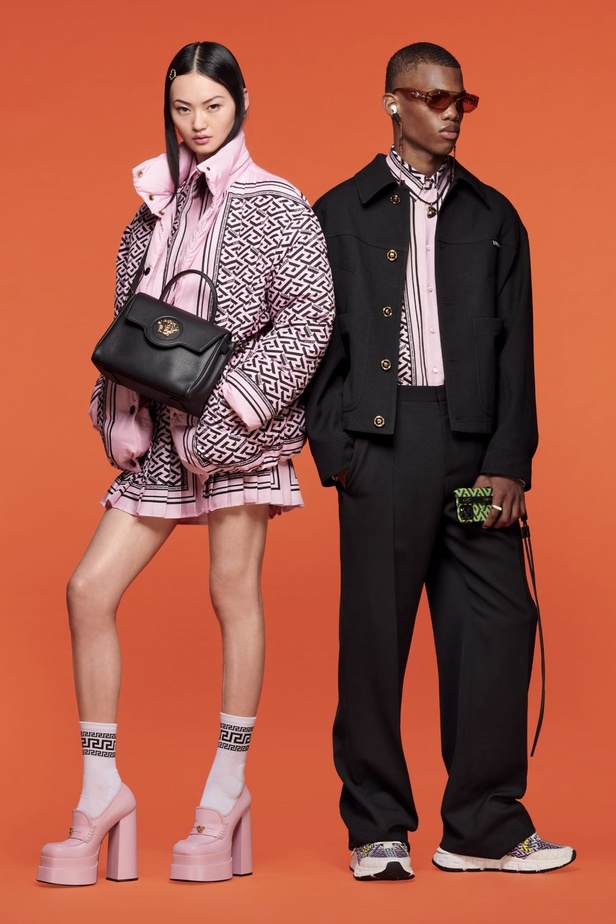 صور مجموعة أزياء Versace فيرساتشي ريزورت 2022 بتصميمات عصرية
