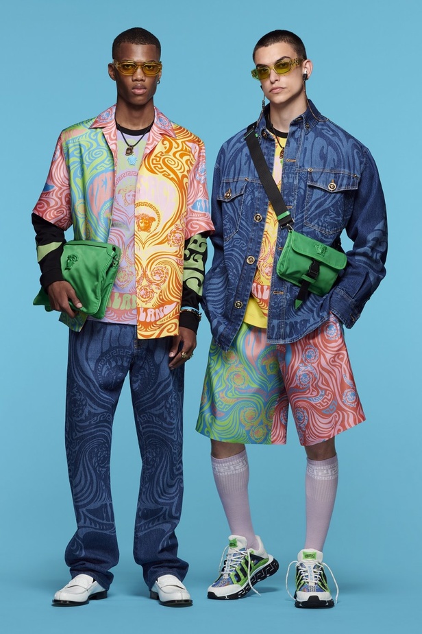 صور مجموعة أزياء Versace فيرساتشي ريزورت 2022 بتصميمات عصرية