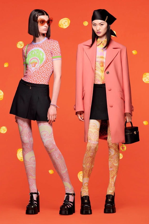 صور مجموعة أزياء Versace فيرساتشي ريزورت 2022 بتصميمات عصرية