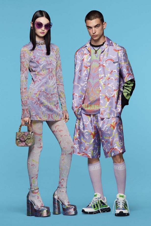 صور مجموعة أزياء Versace فيرساتشي ريزورت 2022 بتصميمات عصرية