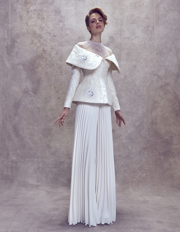 مجموعة أزياء المصمم السعودي محمد آشي خلال أسبوع الموضة في باريس !