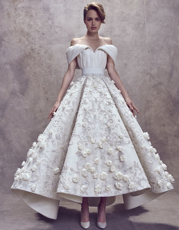 مجموعة أزياء المصمم السعودي محمد آشي خلال أسبوع الموضة في باريس !