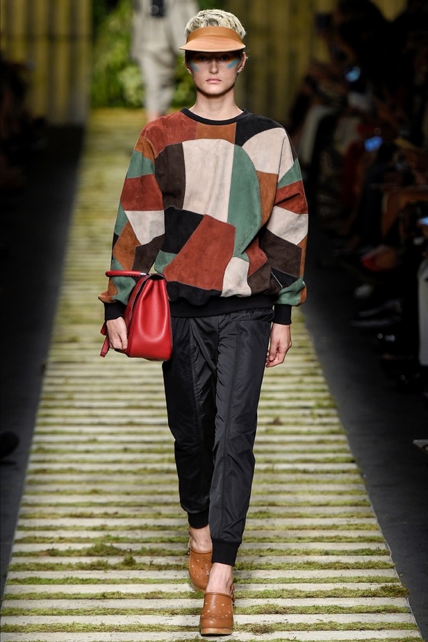 عرض أزياء "ماكس مارا" لموسم ربيع وصيف 2017