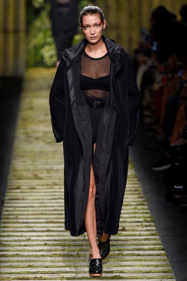 عرض أزياء "ماكس مارا" لموسم ربيع وصيف 2017