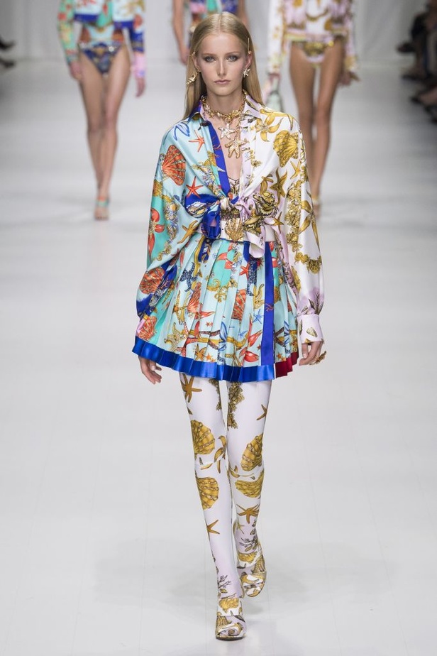 مجموعة Versace لربيع وصيف 2018