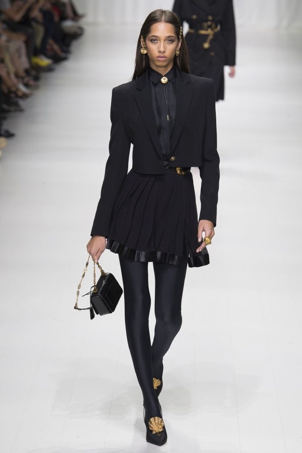 مجموعة Versace لربيع وصيف 2018