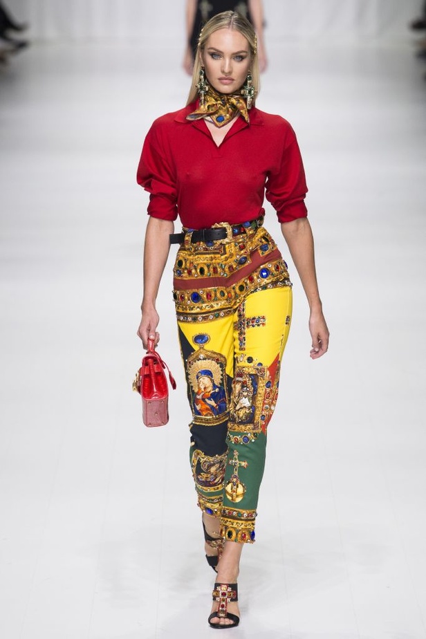 مجموعة Versace لربيع وصيف 2018