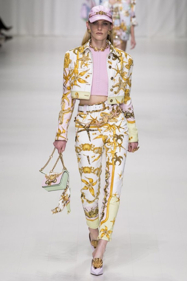 مجموعة Versace لربيع وصيف 2018