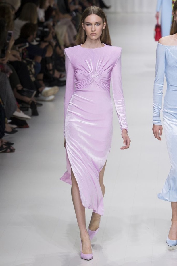 مجموعة Versace لربيع وصيف 2018