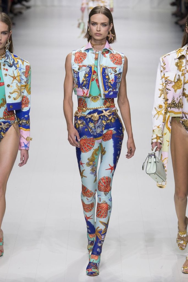 مجموعة Versace لربيع وصيف 2018