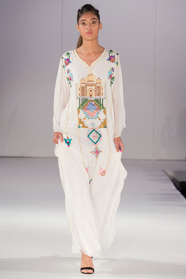 موديلات قفطان مغربي من اسبوع الموضة في لندن