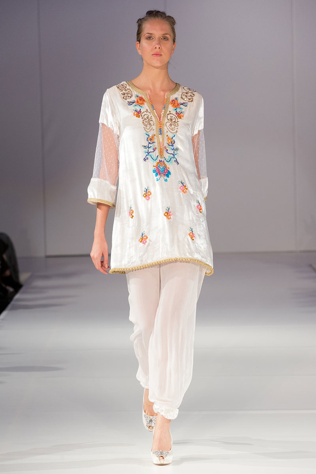 موديلات قفطان مغربي من اسبوع الموضة في لندن