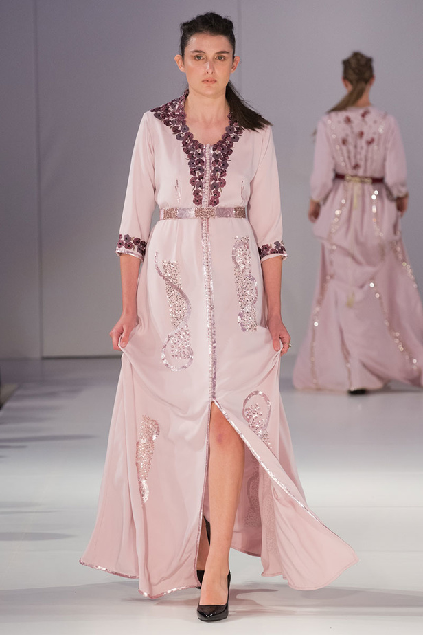 موديلات قفطان مغربي من اسبوع الموضة في لندن
