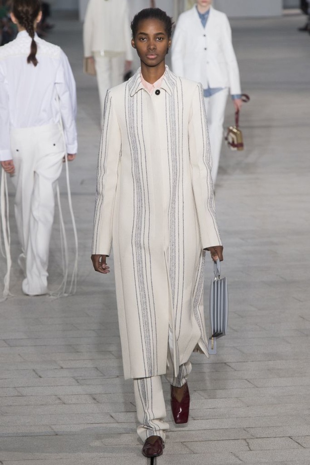 عرض أزياء Jil Sander لموسمي ربيع وصيف 2018!