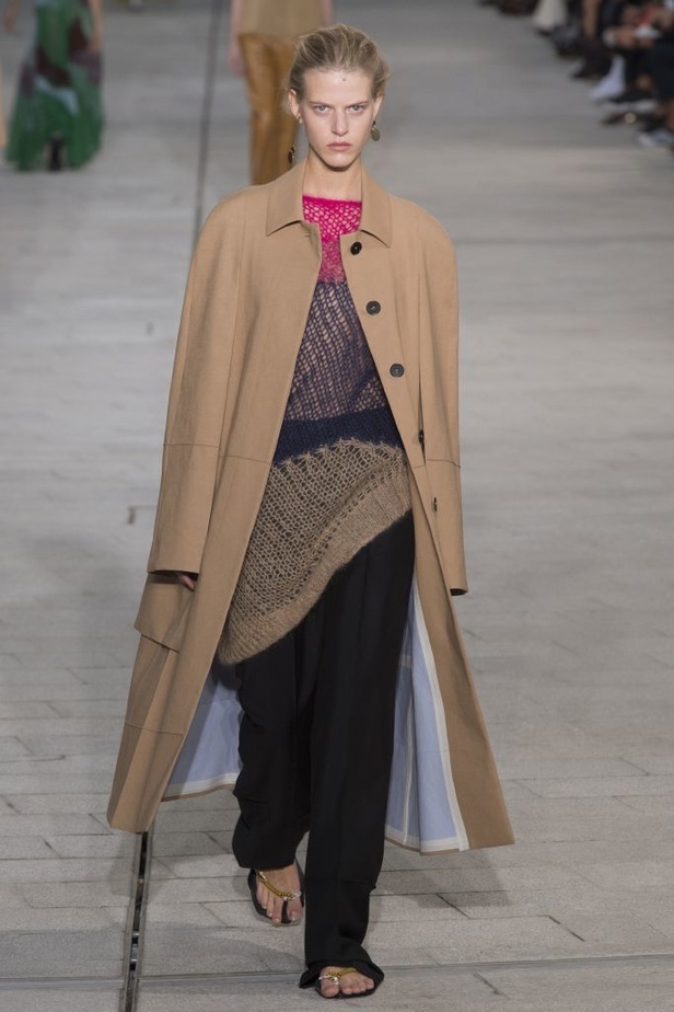 عرض أزياء Jil Sander لموسمي ربيع وصيف 2018!