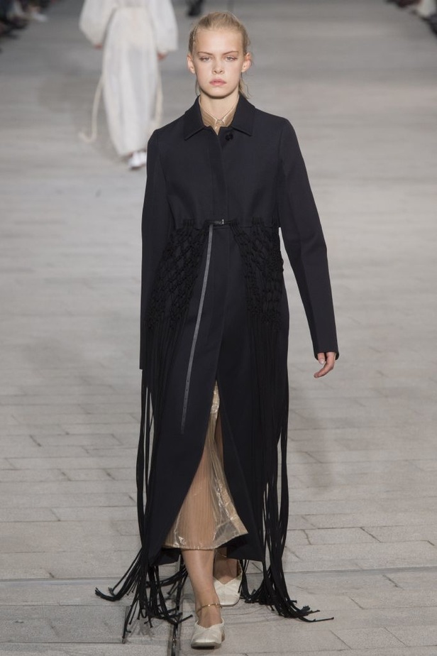 عرض أزياء Jil Sander لموسمي ربيع وصيف 2018!