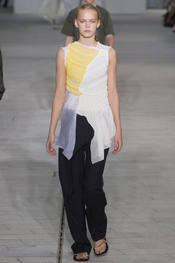 عرض أزياء Jil Sander لموسمي ربيع وصيف 2018!